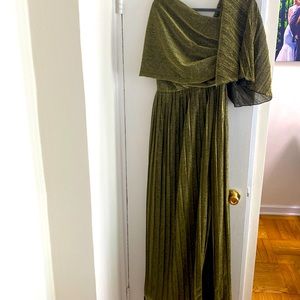 Maxi pleated gold dress